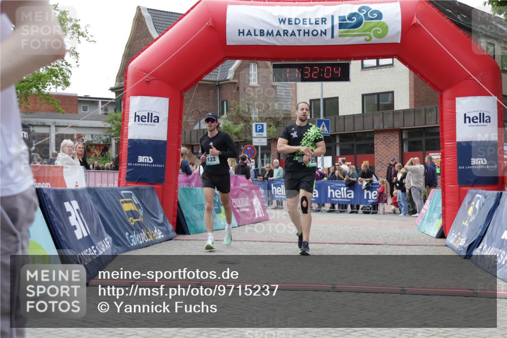 10.05.2026 - 8. Wedeler Halbmarathon Yannick Fuchs http://msf.ph/oto/9715237 10.05.2026 11:32:03 Ziel 46, 122, 508, 939, 990, 2091 meine-sportfotos.de