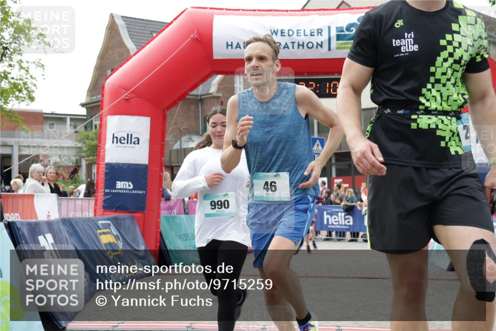 10.05.2026 - 8. Wedeler Halbmarathon Yannick Fuchs http://msf.ph/oto/9715259 10.05.2026 11:32:08 Ziel 46, 122, 845, 935, 939, 990, 2079, 2091 meine-sportfotos.de