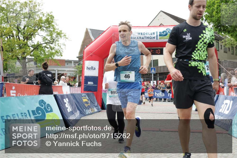 10.05.2026 - 8. Wedeler Halbmarathon Yannick Fuchs http://msf.ph/oto/9715262 10.05.2026 11:32:08 Ziel 46, 122, 845, 935, 939, 990, 2079, 2091 meine-sportfotos.de