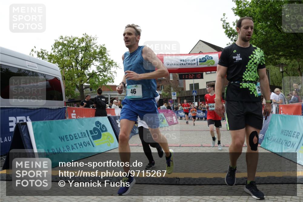 10.05.2026 - 8. Wedeler Halbmarathon Yannick Fuchs http://msf.ph/oto/9715267 10.05.2026 11:32:08 Ziel 46, 122, 845, 935, 939, 990, 2079, 2091 meine-sportfotos.de