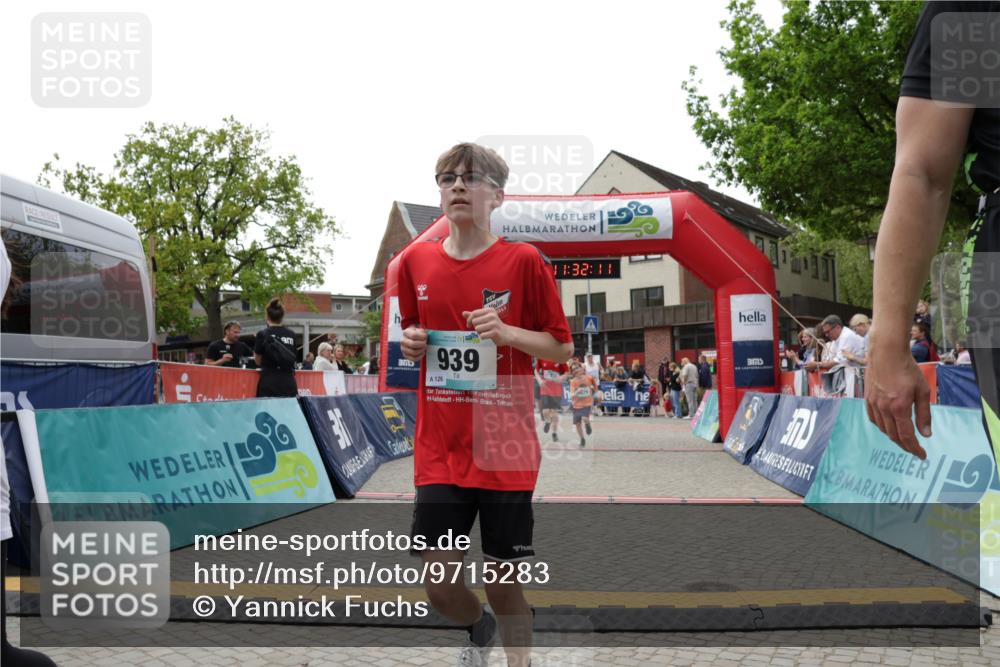 10.05.2026 - 8. Wedeler Halbmarathon Yannick Fuchs http://msf.ph/oto/9715283 10.05.2026 11:32:10 Ziel 46, 845, 935, 939, 990, 1010, 2079 meine-sportfotos.de