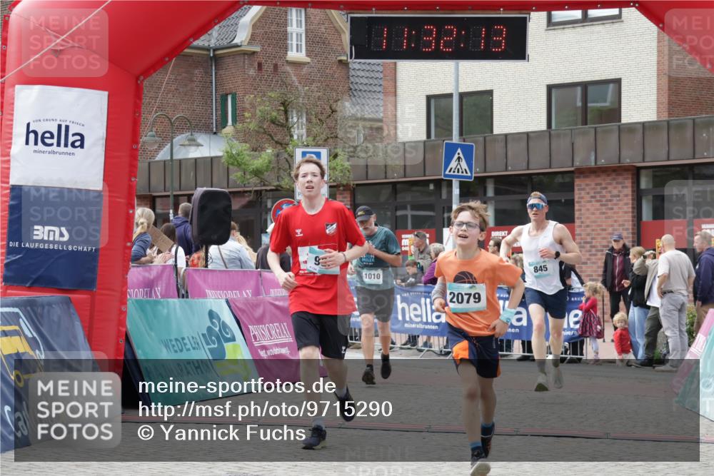 10.05.2026 - 8. Wedeler Halbmarathon Yannick Fuchs http://msf.ph/oto/9715290 10.05.2026 11:32:11 Ziel 46, 845, 935, 939, 990, 1010, 2079 meine-sportfotos.de