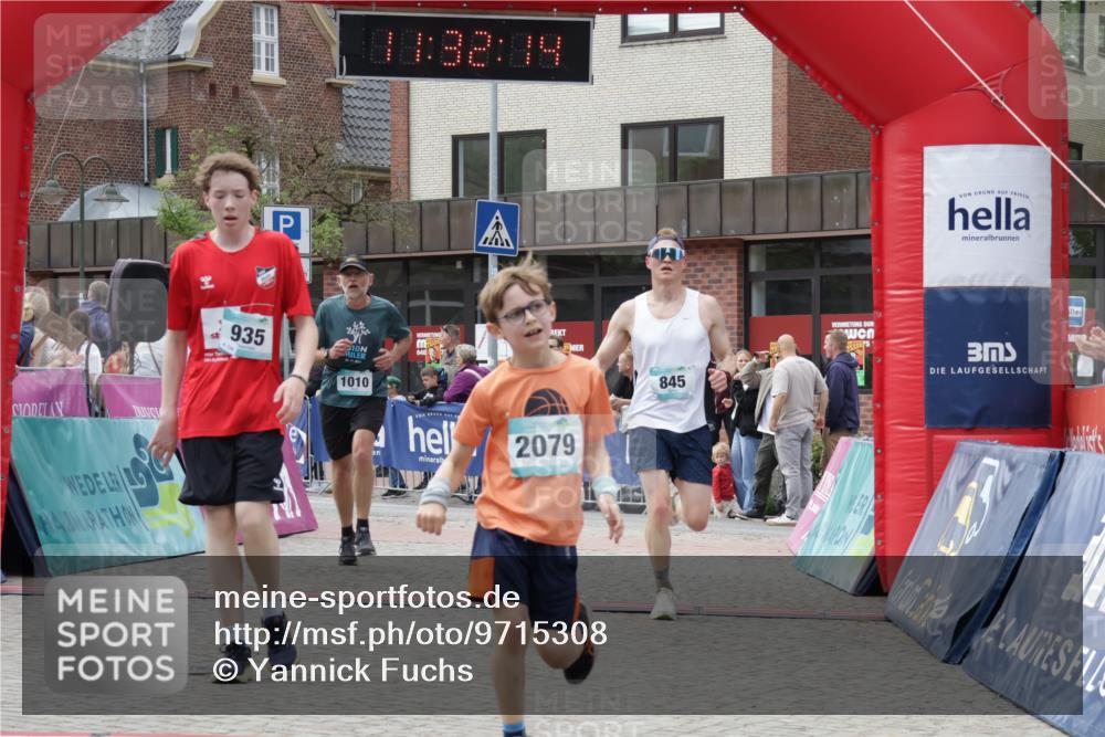 10.05.2026 - 8. Wedeler Halbmarathon Yannick Fuchs http://msf.ph/oto/9715308 10.05.2026 11:32:12 Ziel 46, 845, 935, 939, 990, 1010, 2079 meine-sportfotos.de