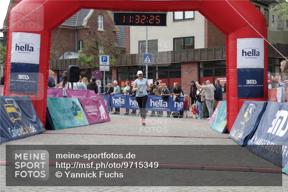 10.05.2026 - 8. Wedeler Halbmarathon Yannick Fuchs http://msf.ph/oto/9715349 10.05.2026 11:32:23 Ziel 325, 865 meine-sportfotos.de