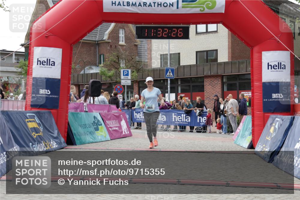 10.05.2026 - 8. Wedeler Halbmarathon Yannick Fuchs http://msf.ph/oto/9715355 10.05.2026 11:32:25 Ziel 865 meine-sportfotos.de