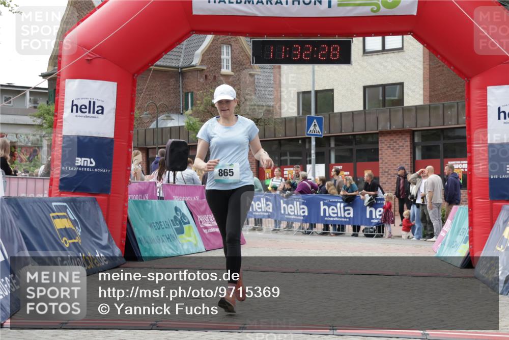10.05.2026 - 8. Wedeler Halbmarathon Yannick Fuchs http://msf.ph/oto/9715369 10.05.2026 11:32:26 Ziel 865 meine-sportfotos.de