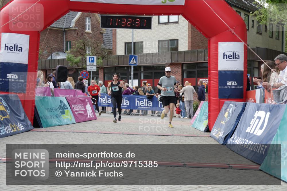 10.05.2026 - 8. Wedeler Halbmarathon Yannick Fuchs http://msf.ph/oto/9715385 10.05.2026 11:32:30 Ziel 827, 865, 944, 2156 meine-sportfotos.de