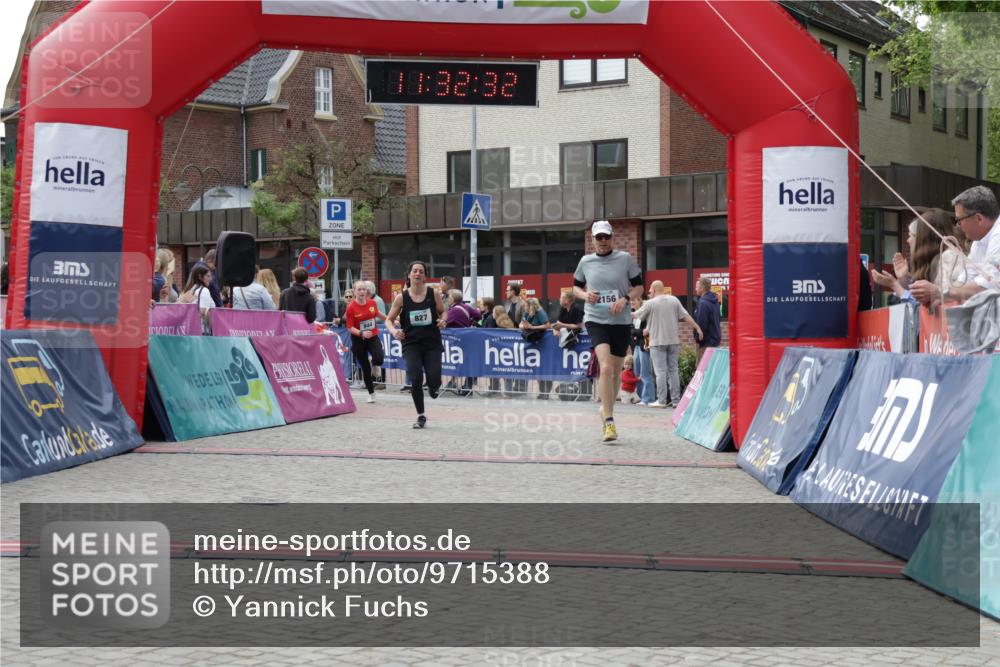10.05.2026 - 8. Wedeler Halbmarathon Yannick Fuchs http://msf.ph/oto/9715388 10.05.2026 11:32:30 Ziel 827, 865, 944, 2156 meine-sportfotos.de