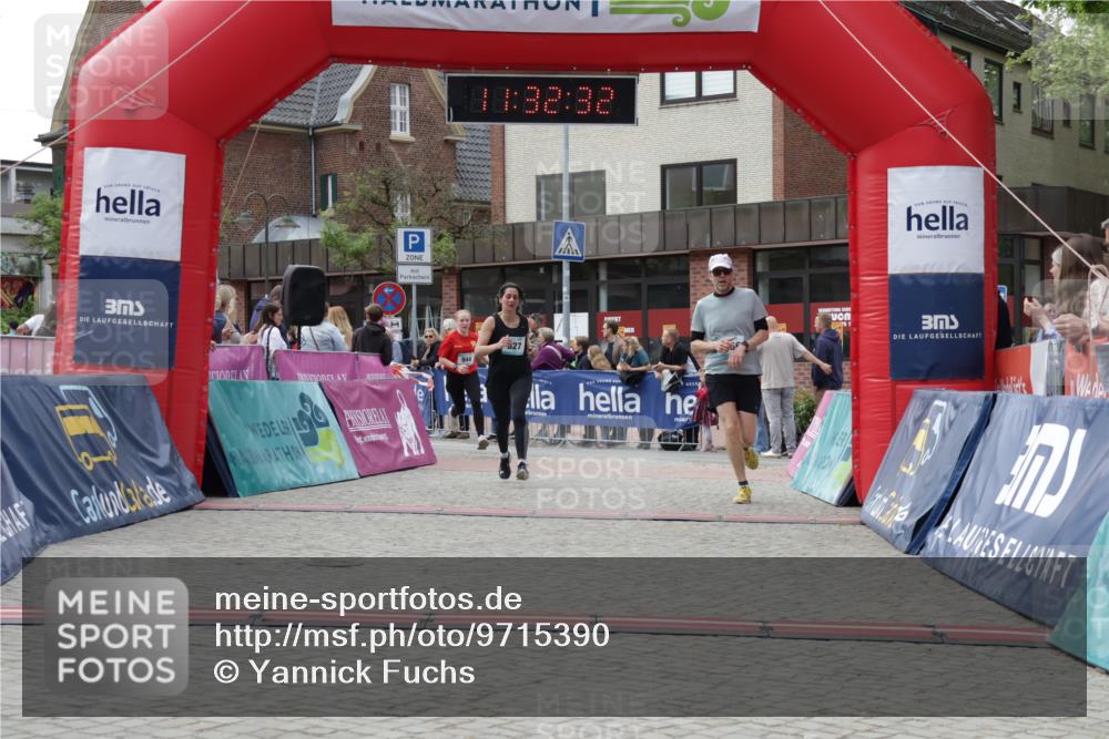 10.05.2026 - 8. Wedeler Halbmarathon Yannick Fuchs http://msf.ph/oto/9715390 10.05.2026 11:32:30 Ziel 827, 865, 944, 2156 meine-sportfotos.de