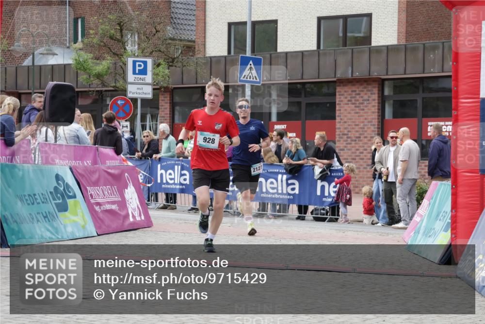 10.05.2026 - 8. Wedeler Halbmarathon Yannick Fuchs http://msf.ph/oto/9715429 10.05.2026 11:32:38 Ziel 928, 944, 2127 meine-sportfotos.de