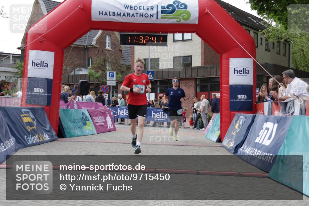 10.05.2026 - 8. Wedeler Halbmarathon Yannick Fuchs http://msf.ph/oto/9715450 10.05.2026 11:32:39 Ziel 244, 928, 2127 meine-sportfotos.de