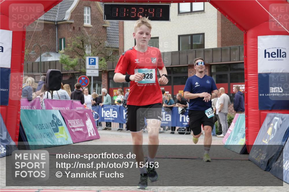 10.05.2026 - 8. Wedeler Halbmarathon Yannick Fuchs http://msf.ph/oto/9715453 10.05.2026 11:32:39 Ziel 244, 928, 2127 meine-sportfotos.de