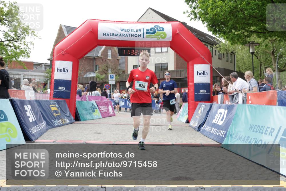 10.05.2026 - 8. Wedeler Halbmarathon Yannick Fuchs http://msf.ph/oto/9715458 10.05.2026 11:32:40 Ziel 244, 928, 2127 meine-sportfotos.de