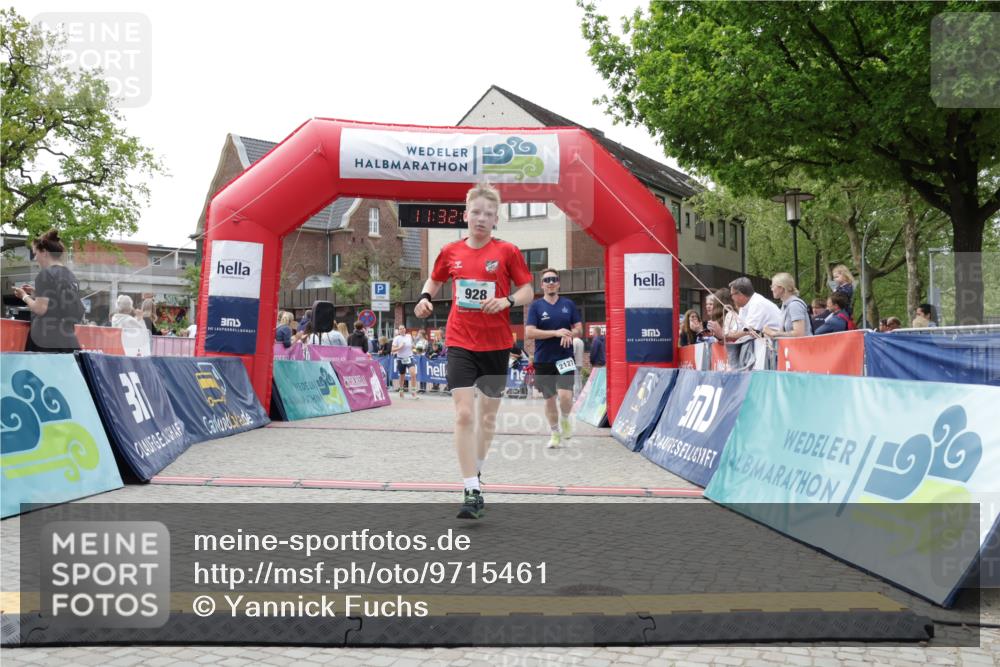 10.05.2026 - 8. Wedeler Halbmarathon Yannick Fuchs http://msf.ph/oto/9715461 10.05.2026 11:32:40 Ziel 244, 928, 2127 meine-sportfotos.de