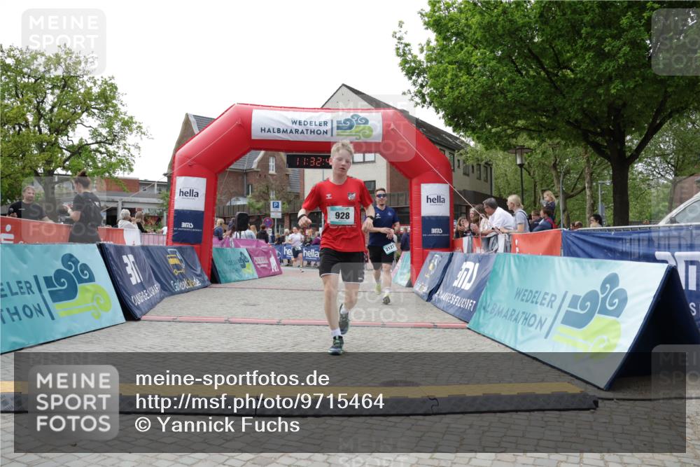 10.05.2026 - 8. Wedeler Halbmarathon Yannick Fuchs http://msf.ph/oto/9715464 10.05.2026 11:32:40 Ziel 244, 928, 2127 meine-sportfotos.de