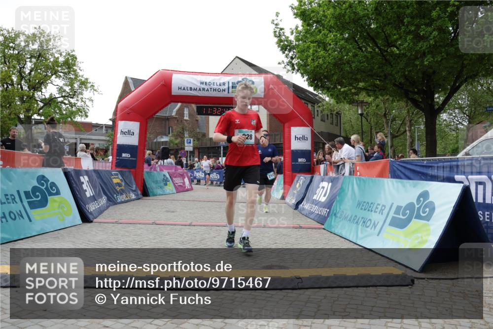 10.05.2026 - 8. Wedeler Halbmarathon Yannick Fuchs http://msf.ph/oto/9715467 10.05.2026 11:32:40 Ziel 244, 928, 2127 meine-sportfotos.de
