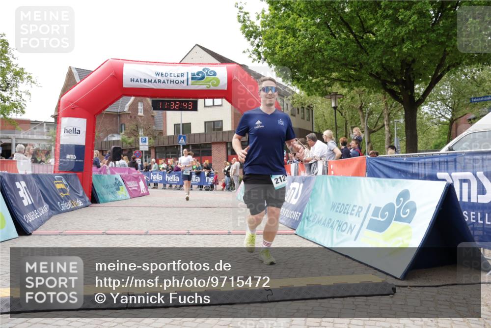 10.05.2026 - 8. Wedeler Halbmarathon Yannick Fuchs http://msf.ph/oto/9715472 10.05.2026 11:32:42 Ziel 244, 928, 2127 meine-sportfotos.de
