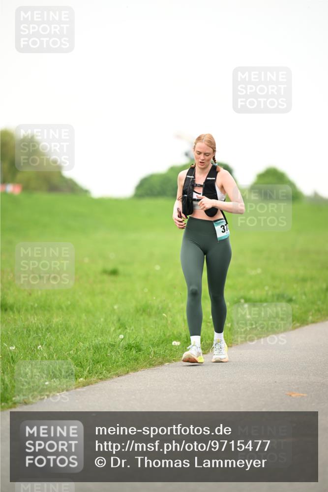 10.05.2026 - 8. Wedeler Halbmarathon Dr. Thomas Lammeyer http://msf.ph/oto/9715477 10.05.2026 12:27:48 Laufen  meine-sportfotos.de