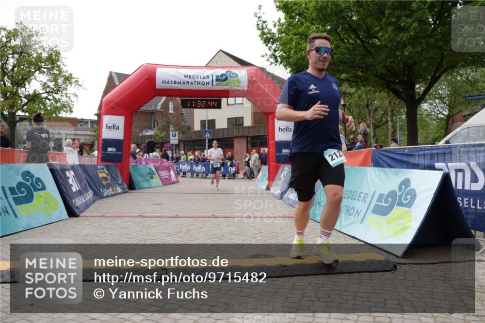 10.05.2026 - 8. Wedeler Halbmarathon Yannick Fuchs http://msf.ph/oto/9715482 10.05.2026 11:32:42 Ziel 244, 928, 2127 meine-sportfotos.de