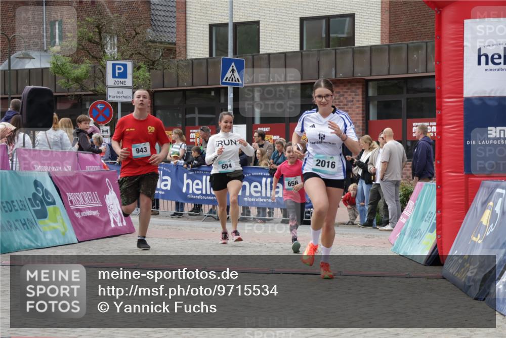 10.05.2026 - 8. Wedeler Halbmarathon Yannick Fuchs http://msf.ph/oto/9715534 10.05.2026 11:32:47 Ziel 244, 654, 656, 943, 2016 meine-sportfotos.de