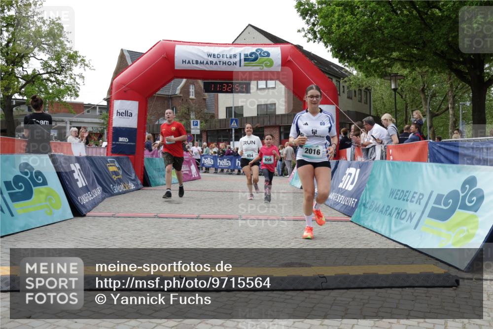 10.05.2026 - 8. Wedeler Halbmarathon Yannick Fuchs http://msf.ph/oto/9715564 10.05.2026 11:32:49 Ziel 244, 654, 656, 661, 943, 2016 meine-sportfotos.de