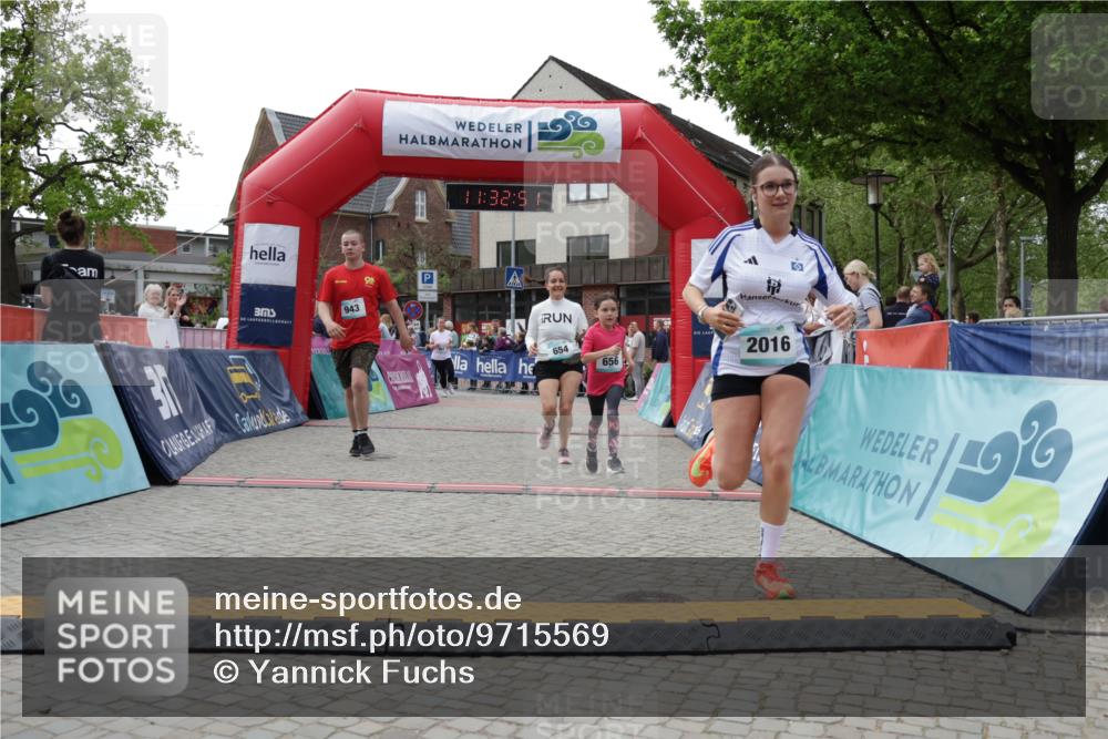 10.05.2026 - 8. Wedeler Halbmarathon Yannick Fuchs http://msf.ph/oto/9715569 10.05.2026 11:32:49 Ziel 244, 654, 656, 661, 943, 2016 meine-sportfotos.de