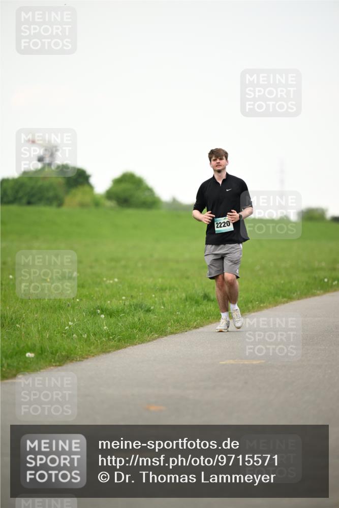 10.05.2026 - 8. Wedeler Halbmarathon Dr. Thomas Lammeyer http://msf.ph/oto/9715571 10.05.2026 12:28:04 Laufen 2220 meine-sportfotos.de
