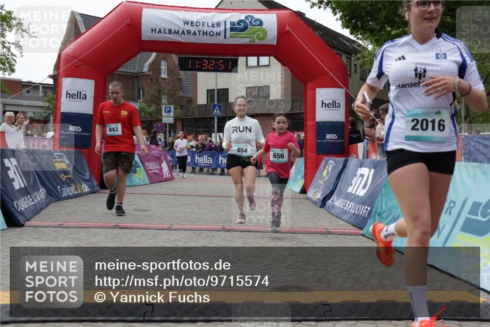 10.05.2026 - 8. Wedeler Halbmarathon Yannick Fuchs http://msf.ph/oto/9715574 10.05.2026 11:32:49 Ziel 244, 654, 656, 661, 943, 2016 meine-sportfotos.de
