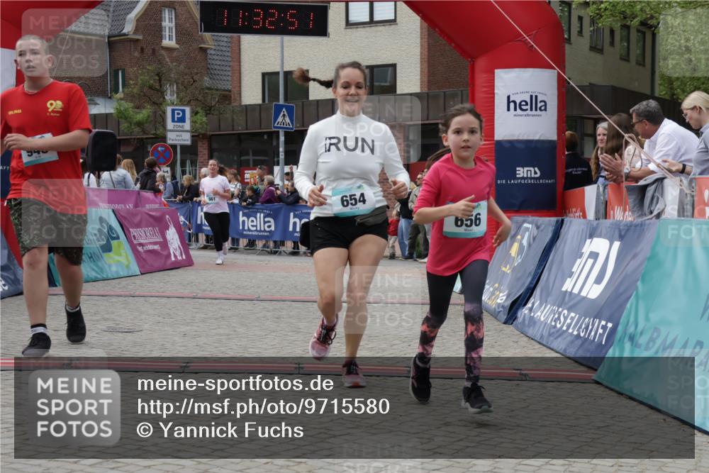 10.05.2026 - 8. Wedeler Halbmarathon Yannick Fuchs http://msf.ph/oto/9715580 10.05.2026 11:32:50 Ziel 654, 656, 661, 943, 2016, 2168, 2176, 2223 meine-sportfotos.de