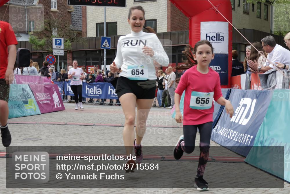 10.05.2026 - 8. Wedeler Halbmarathon Yannick Fuchs http://msf.ph/oto/9715584 10.05.2026 11:32:50 Ziel 654, 656, 661, 943, 2016, 2168, 2176, 2223 meine-sportfotos.de