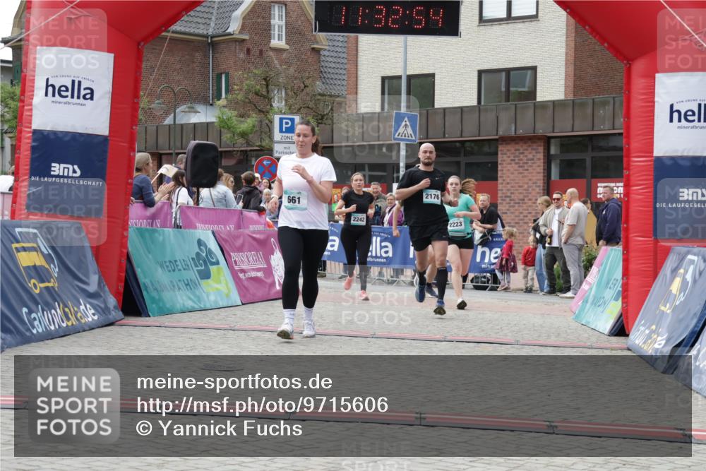 10.05.2026 - 8. Wedeler Halbmarathon Yannick Fuchs http://msf.ph/oto/9715606 10.05.2026 11:32:53 Ziel 654, 656, 661, 943, 2016, 2168, 2176, 2223, 2242 meine-sportfotos.de