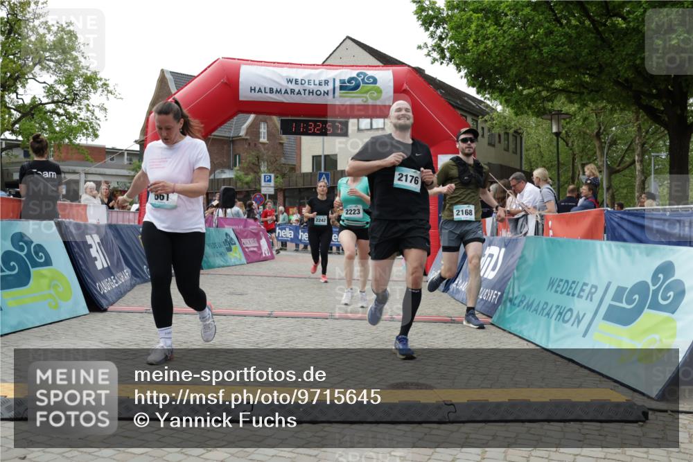 10.05.2026 - 8. Wedeler Halbmarathon Yannick Fuchs http://msf.ph/oto/9715645 10.05.2026 11:32:55 Ziel 661, 936, 2168, 2176, 2223, 2242 meine-sportfotos.de