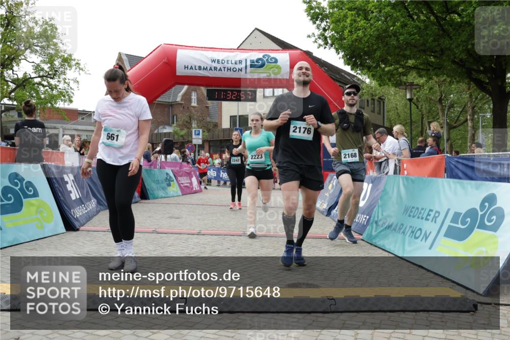 10.05.2026 - 8. Wedeler Halbmarathon Yannick Fuchs http://msf.ph/oto/9715648 10.05.2026 11:32:56 Ziel 661, 936, 2168, 2176, 2223, 2242 meine-sportfotos.de
