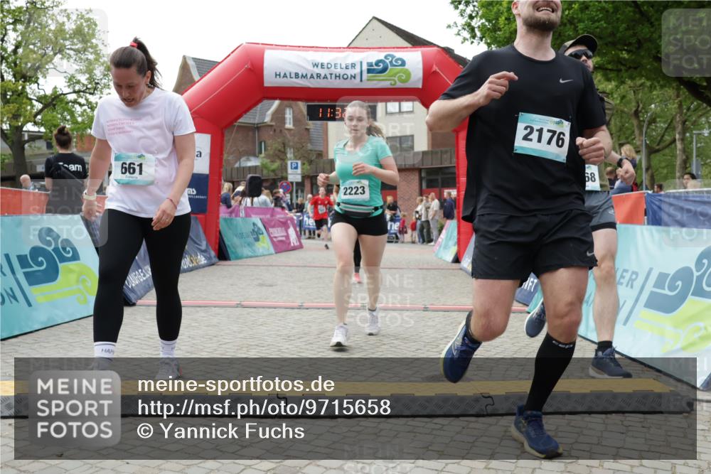 10.05.2026 - 8. Wedeler Halbmarathon Yannick Fuchs http://msf.ph/oto/9715658 10.05.2026 11:32:56 Ziel 661, 936, 2168, 2176, 2223, 2242 meine-sportfotos.de