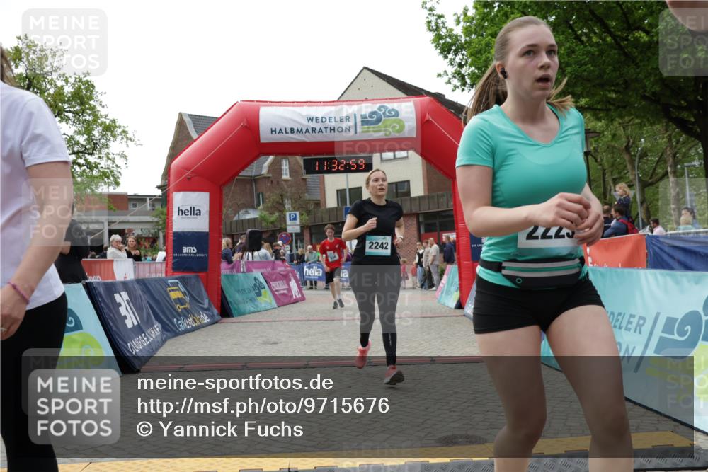 10.05.2026 - 8. Wedeler Halbmarathon Yannick Fuchs http://msf.ph/oto/9715676 10.05.2026 11:32:57 Ziel 661, 936, 2168, 2176, 2223, 2242 meine-sportfotos.de