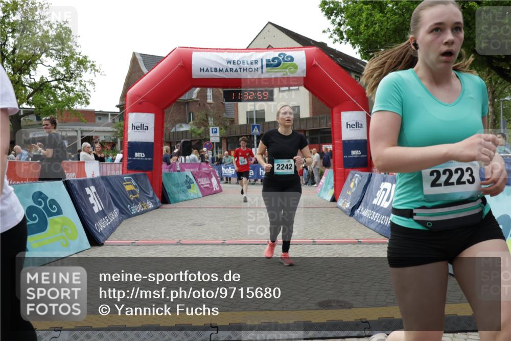 10.05.2026 - 8. Wedeler Halbmarathon Yannick Fuchs http://msf.ph/oto/9715680 10.05.2026 11:32:58 Ziel 661, 936, 2168, 2176, 2223, 2242 meine-sportfotos.de