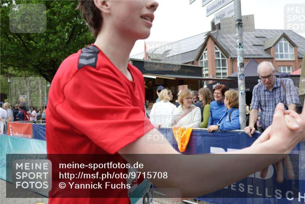 10.05.2026 - 8. Wedeler Halbmarathon Yannick Fuchs http://msf.ph/oto/9715708 10.05.2026 11:33:05 Ziel 2050 meine-sportfotos.de