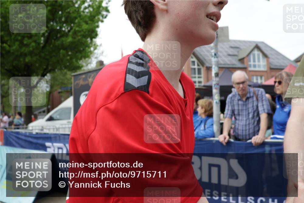 10.05.2026 - 8. Wedeler Halbmarathon Yannick Fuchs http://msf.ph/oto/9715711 10.05.2026 11:33:05 Ziel 2050 meine-sportfotos.de