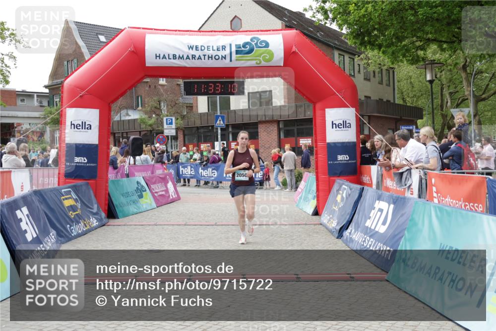 10.05.2026 - 8. Wedeler Halbmarathon Yannick Fuchs http://msf.ph/oto/9715722 10.05.2026 11:33:08 Ziel 2050, 2118, 2195 meine-sportfotos.de