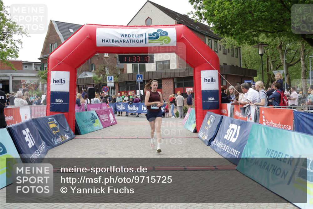 10.05.2026 - 8. Wedeler Halbmarathon Yannick Fuchs http://msf.ph/oto/9715725 10.05.2026 11:33:08 Ziel 2050, 2118, 2195 meine-sportfotos.de