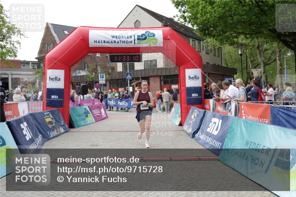 10.05.2026 - 8. Wedeler Halbmarathon Yannick Fuchs http://msf.ph/oto/9715728 10.05.2026 11:33:09 Ziel 2050, 2107, 2118, 2195 meine-sportfotos.de