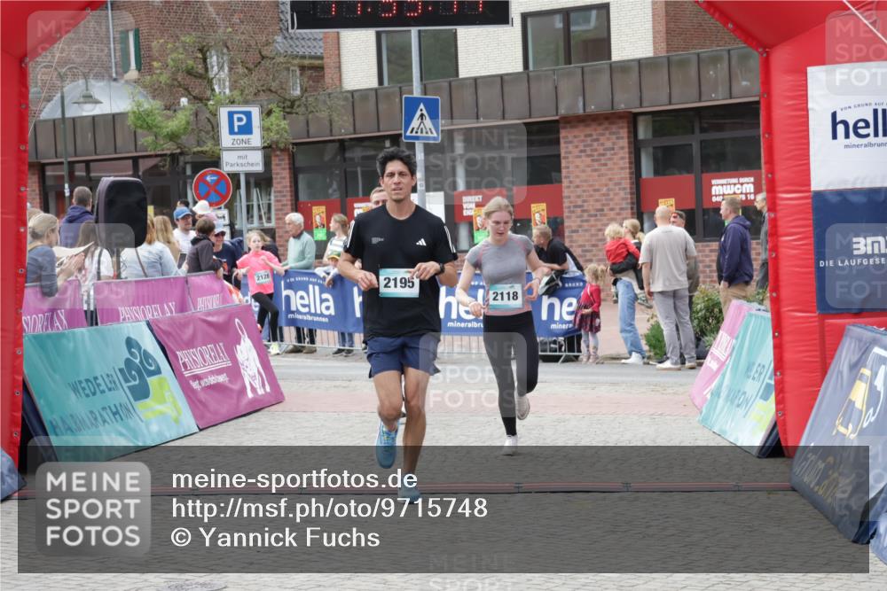 10.05.2026 - 8. Wedeler Halbmarathon Yannick Fuchs http://msf.ph/oto/9715748 10.05.2026 11:33:12 Ziel 742, 2050, 2107, 2118, 2128, 2195 meine-sportfotos.de