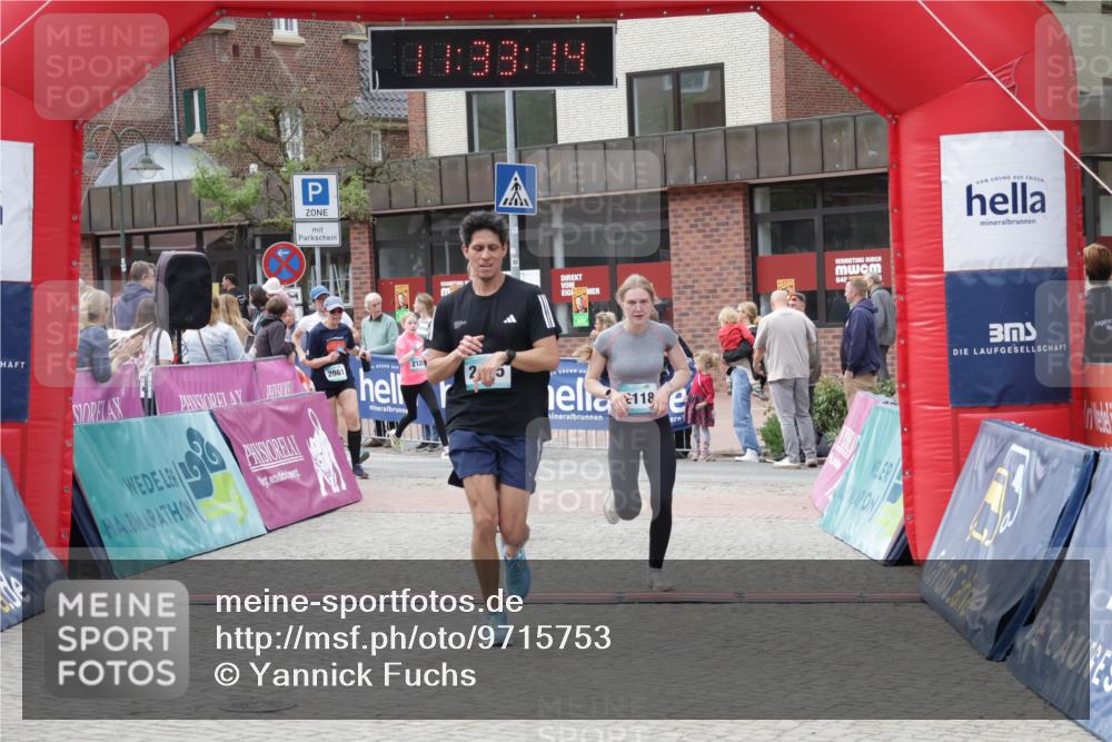 10.05.2026 - 8. Wedeler Halbmarathon Yannick Fuchs http://msf.ph/oto/9715753 10.05.2026 11:33:12 Ziel 742, 2050, 2107, 2118, 2128, 2195 meine-sportfotos.de