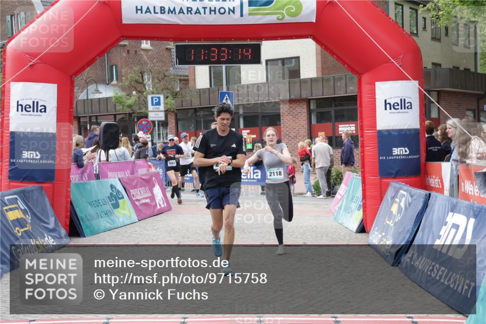 10.05.2026 - 8. Wedeler Halbmarathon Yannick Fuchs http://msf.ph/oto/9715758 10.05.2026 11:33:13 Ziel 742, 2050, 2107, 2118, 2128, 2195 meine-sportfotos.de