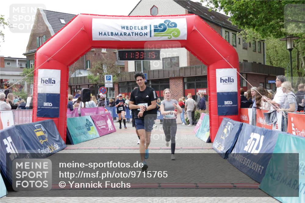 10.05.2026 - 8. Wedeler Halbmarathon Yannick Fuchs http://msf.ph/oto/9715765 10.05.2026 11:33:13 Ziel 742, 2050, 2107, 2118, 2128, 2195 meine-sportfotos.de