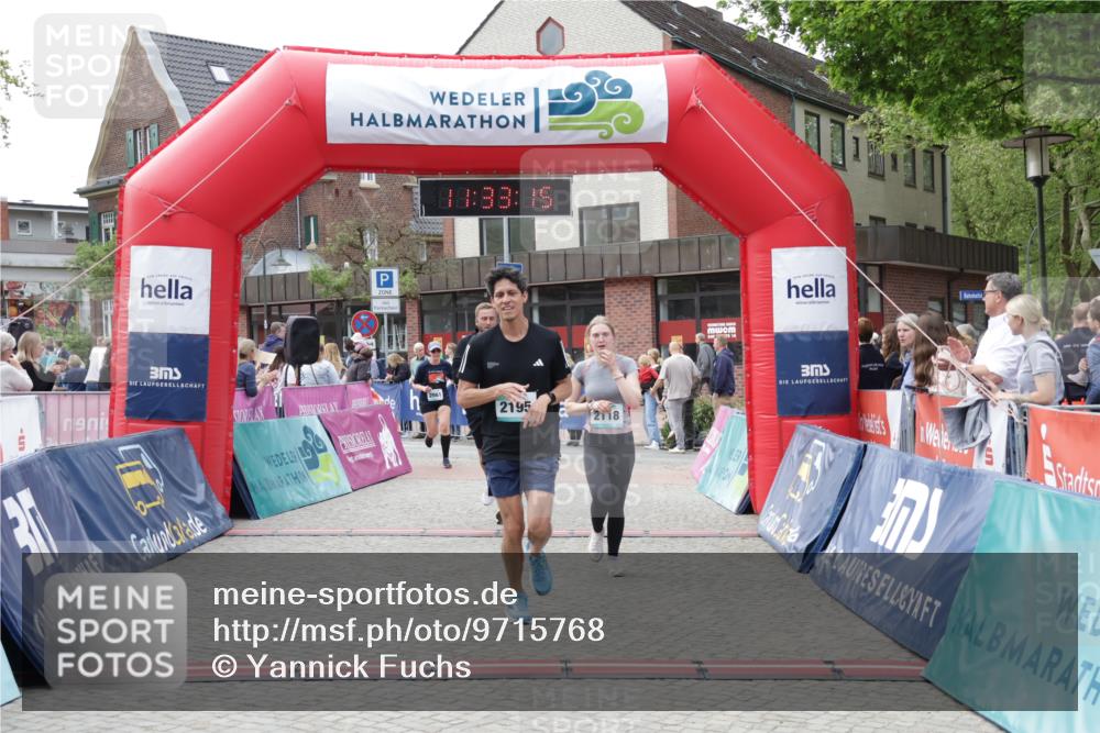 10.05.2026 - 8. Wedeler Halbmarathon Yannick Fuchs http://msf.ph/oto/9715768 10.05.2026 11:33:13 Ziel 742, 2050, 2107, 2118, 2128, 2195 meine-sportfotos.de