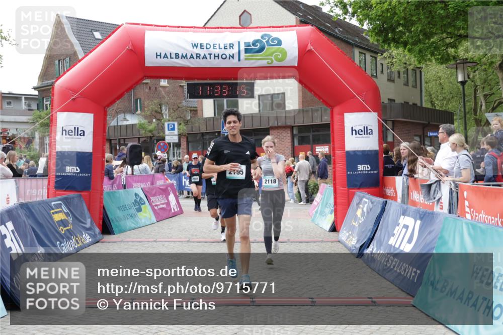 10.05.2026 - 8. Wedeler Halbmarathon Yannick Fuchs http://msf.ph/oto/9715771 10.05.2026 11:33:13 Ziel 742, 2050, 2107, 2118, 2128, 2195 meine-sportfotos.de