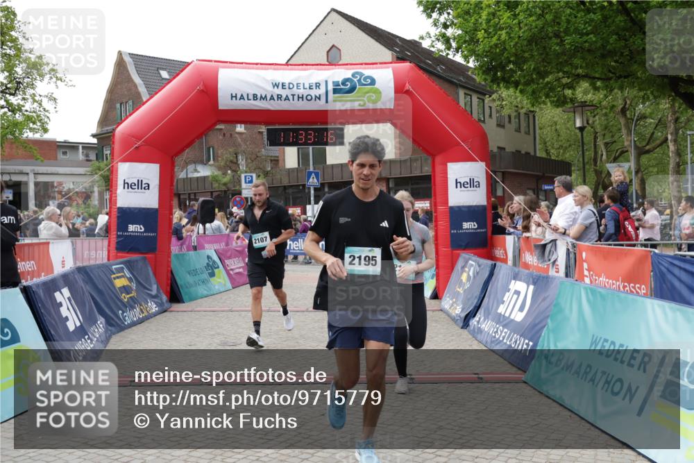 10.05.2026 - 8. Wedeler Halbmarathon Yannick Fuchs http://msf.ph/oto/9715779 10.05.2026 11:33:14 Ziel 742, 2107, 2118, 2128, 2195 meine-sportfotos.de