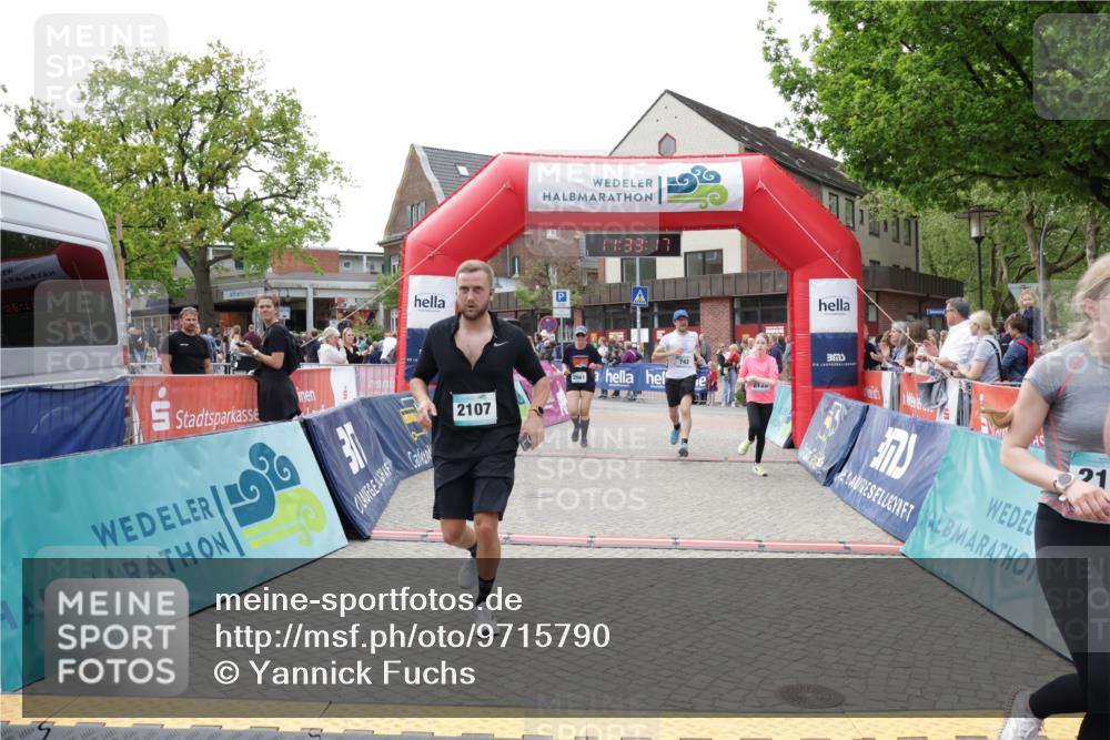 10.05.2026 - 8. Wedeler Halbmarathon Yannick Fuchs http://msf.ph/oto/9715790 10.05.2026 11:33:15 Ziel 742, 2107, 2118, 2128, 2195 meine-sportfotos.de