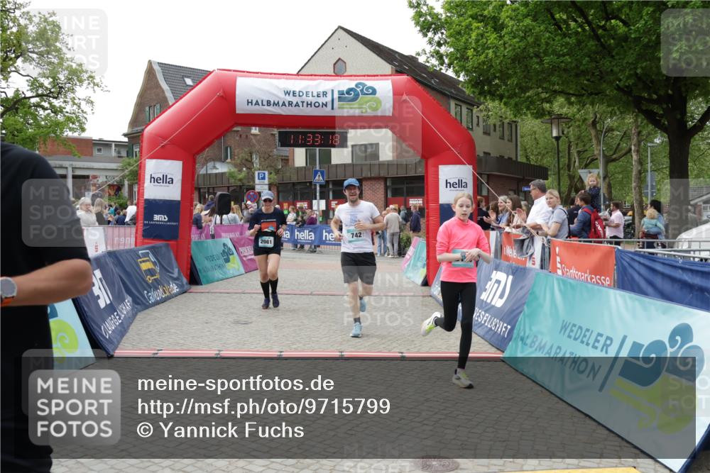10.05.2026 - 8. Wedeler Halbmarathon Yannick Fuchs http://msf.ph/oto/9715799 10.05.2026 11:33:17 Ziel 742, 2107, 2118, 2128, 2195 meine-sportfotos.de